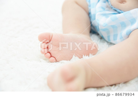 赤ちゃんのかわいい足の裏 赤ちゃんのかわいい足の裏 86679934