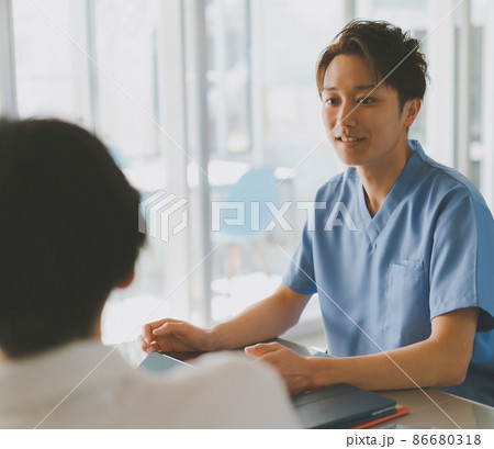 医療従事者のケアカンファレンス 医療従事者のケアカンファレンス 86680318