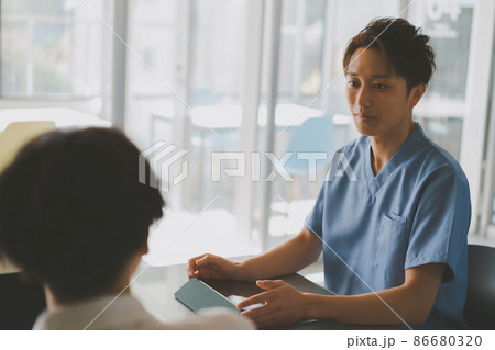 医療従事者のケアカンファレンス 86680320