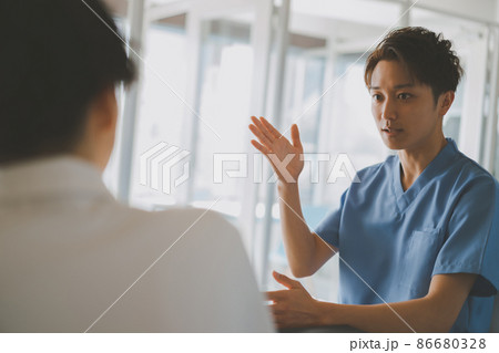 医療従事者のケアカンファレンス 86680328