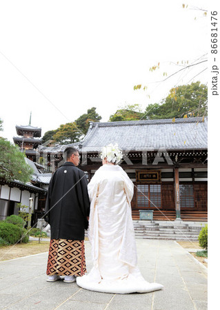 和装婚礼ウエディングフォトの花嫁花婿、後ろ姿 和装婚礼ウエディングフォトの花嫁花婿、後ろ姿 86681476