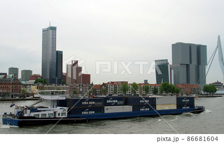 港湾都市ロッテルダムの港湾風景 港湾都市ロッテルダムの港湾風景 86681604