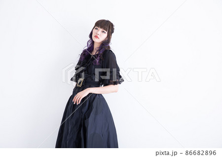 黒いドレスを着てポーズする女性 Cosplay 黒いドレスを着てポーズする女性 Cosplay 86682896