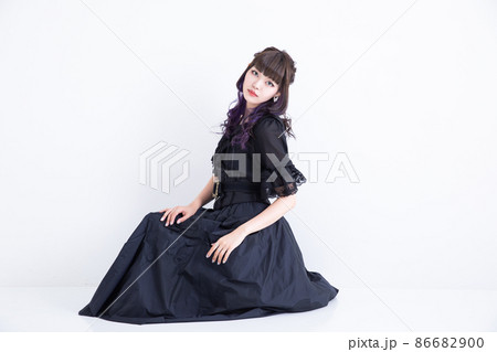 黒いドレスを着てポーズする女性 Cosplay 黒いドレスを着てポーズする女性 Cosplay 86682900