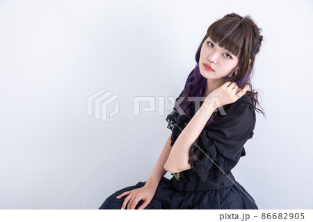 黒いドレスを着てポーズする女性 Cosplay 黒いドレスを着てポーズする女性 Cosplay 86682905