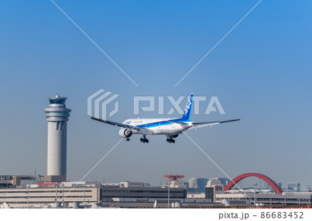 【浮島町公園からA滑走路に着陸するANA機と管制塔】 86683452