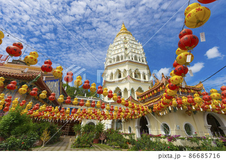 Pagoda of Kek Lok Si Temple with blue sky in Penang island, Malaysia Pagoda of Kek Lok Si Temple with blue sky in Penang island, Malaysia 86685716