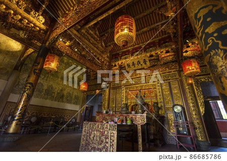 Interior view of Leong San Tong Khoo Kongsi clanhouse in Penang, Malaysia 86685786