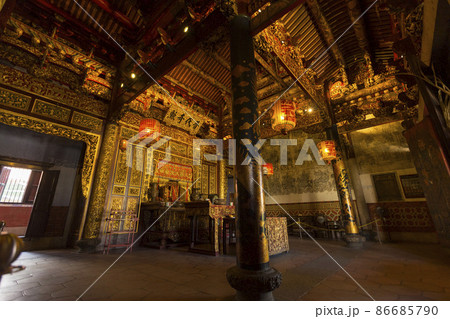 Interior view of Leong San Tong Khoo Kongsi clanhouse in Penang, Malaysia 86685790