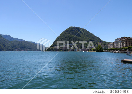 スイス ルガーノ ルガーノ湖とサン サルヴァトーレ山の写真素材