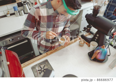 Photo from above of barista drawing pattern on coffee Photo from above of barista drawing pattern on coffee 86686977