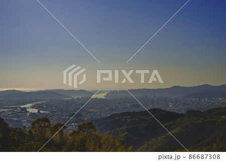 晴れた冬の早朝 高知市全景 晴れた冬の早朝 高知市全景 86687308