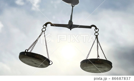 曇り空と太陽と天秤 86687837