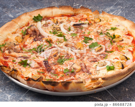 pizza with seafood 86688728