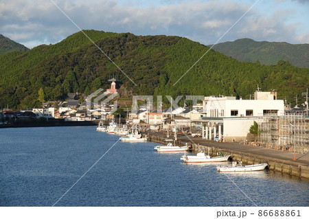 日和佐湾から見える四国霊場23番札所薬王寺 86688861