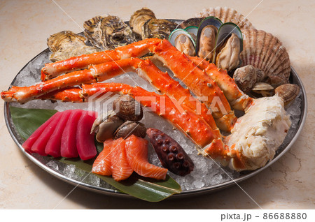 plateau of seafood on ice 86688880