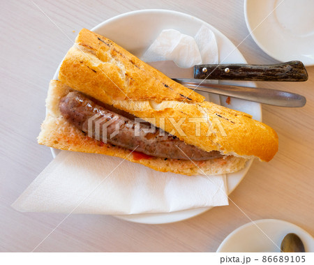 Hot sandwich with Longaniza sausage with sauce Hot sandwich with Longaniza sausage with sauce 86689105
