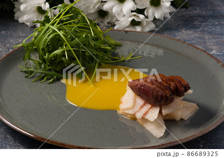 duck breast with caramelized pear and arugula duck breast with caramelized pear and arugula 86689325