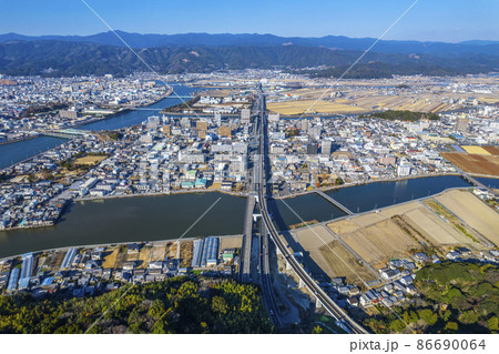 ドローン撮影 よく晴れた日の高知市全景 ドローン撮影 よく晴れた日の高知市全景 86690064