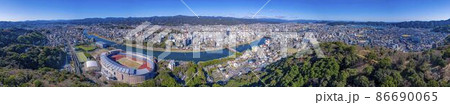 ドローン撮影　よく晴れた日の高知市全景　パノラマ 86690065