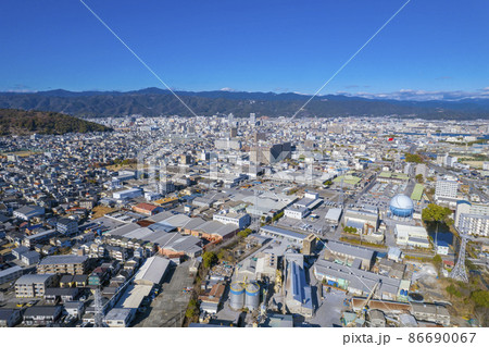 ドローン撮影　よく晴れた日の高知市全景 86690067