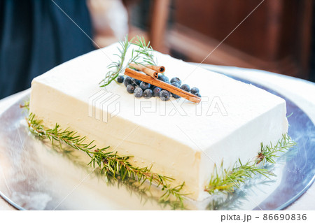 結婚式　ウェディングケーキ 86690836