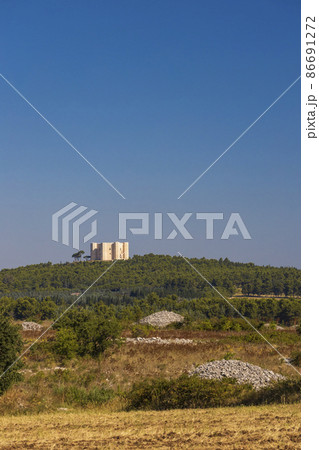 Castel del Monte, castle built in an octagonal shape by the Holy Roman Emperor Frederick II in the 13th century in Apulia region, Italy Castel del Monte, castle built in an octagonal shape by the Holy Roman Emperor Frederick II in the 13th century in Apulia region, Italy 86691272