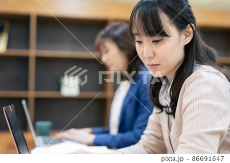 オフィスビジネスシーン オフィスビジネスシーン 86691647