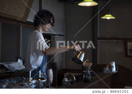 レトロ喫茶 - ハンドドリップ 86692201