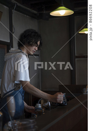 レトロ喫茶 - 若いマスター 86692208