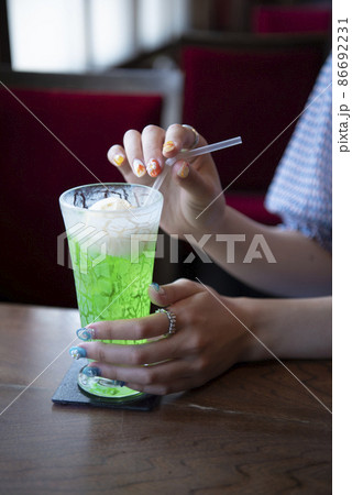 レトロ喫茶 - メロンソーダフロート 86692231