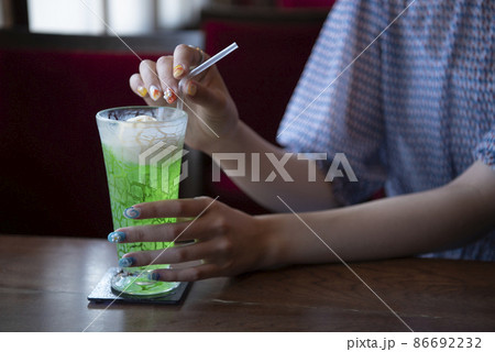 レトロ喫茶 - メロンソーダフロート レトロ喫茶 - メロンソーダフロート 86692232