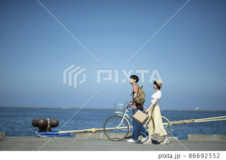 埠頭散策 86692552