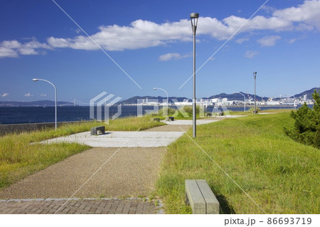 神戸ポートアイランド 西岸緑地公園より明石海峡大橋、淡路島、須磨浦公園を遠望 神戸ポートアイランド 西岸緑地公園より明石海峡大橋、淡路島、須磨浦公園を遠望 86693719