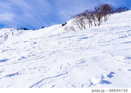 雪景色 スキー場 晴れ 雪景色 スキー場 晴れ 86694730