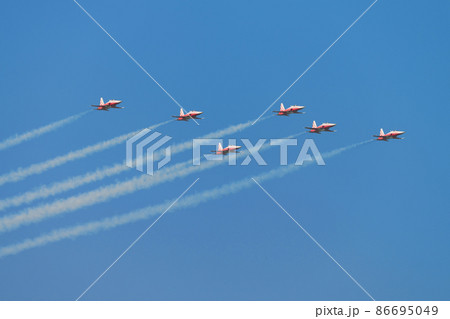 スイス空軍アクロバットチーム「パトロイユ・スイス」編隊飛行 86695049