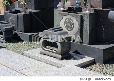 日本のお墓 お彼岸 お盆 お墓参り 先祖 葬式 葬儀 日本のお墓 お彼岸 お盆 お墓参り 先祖 葬式 葬儀 86695229