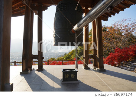 霊松寺は、北アルプスのふもと、長野県大町市にある、曹洞宗寺院です。 霊松寺は、北アルプスのふもと、長野県大町市にある、曹洞宗寺院です。 86697174