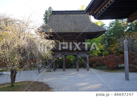 霊松寺は、北アルプスのふもと、長野県大町市にある、曹洞宗寺院です。 86697247