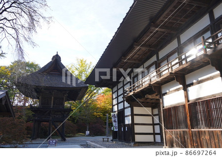 霊松寺は、北アルプスのふもと、長野県大町市にある、曹洞宗寺院です。 霊松寺は、北アルプスのふもと、長野県大町市にある、曹洞宗寺院です。 86697264