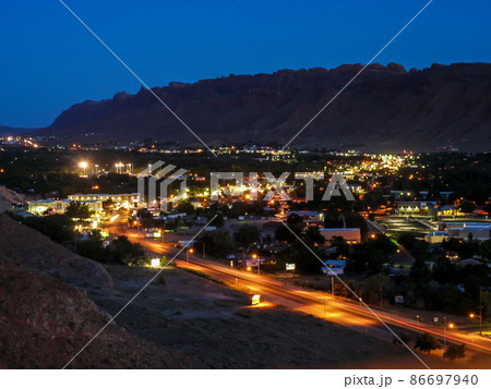 米ユタ州・モアブの夜景 米ユタ州・モアブの夜景 86697940