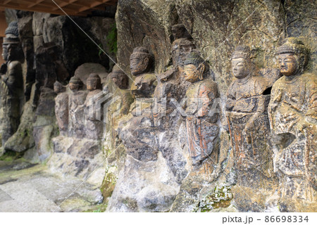 大分県臼杵市の国宝　臼杵石仏 86698334