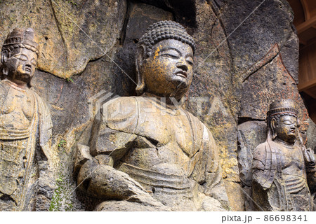 大分県臼杵市の国宝　臼杵石仏 86698341