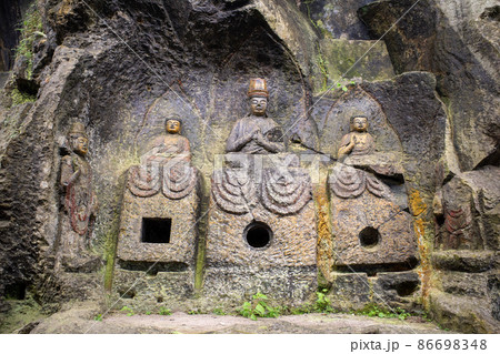 大分県臼杵市の国宝　臼杵石仏 86698348