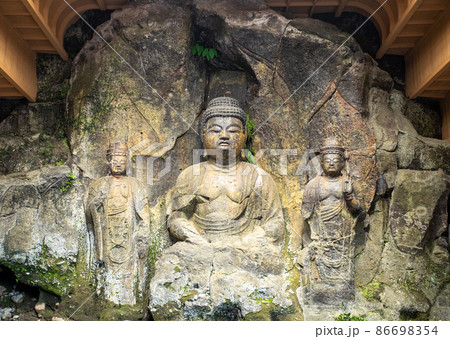 大分県臼杵市の国宝　臼杵石仏 86698354