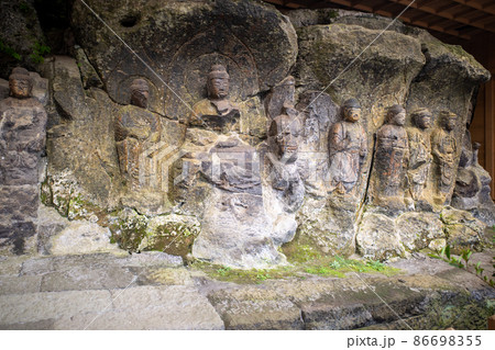 大分県臼杵市の国宝　臼杵石仏 86698355