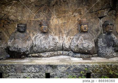 大分県臼杵市の国宝　臼杵石仏 86698360