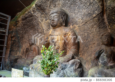 大分県臼杵市の国宝　臼杵石仏 86698366