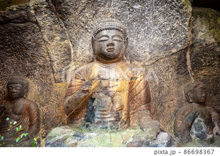 大分県臼杵市の国宝　臼杵石仏 86698367