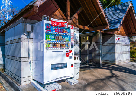 観光地の自販機　トイレ脇 86699395